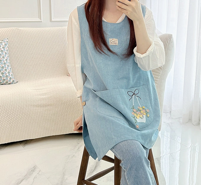 AURACASA | Ribbon Flower Basket embroidered Apron for women  |리본 꽃바구니 장식 앞치마