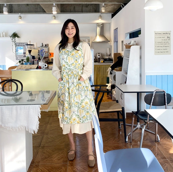 AURACASA DeBong bio-washed linen apron in natural fabric, soft eco-friendly design for florists and cafes, made in Korea