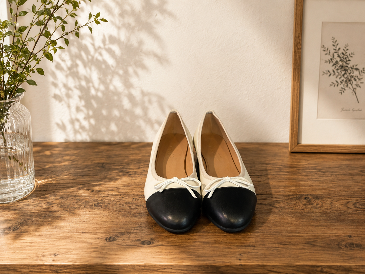 [AURACASA] Lambskin Leather Two-Tone Bow Ballet Flats – Beige & Black