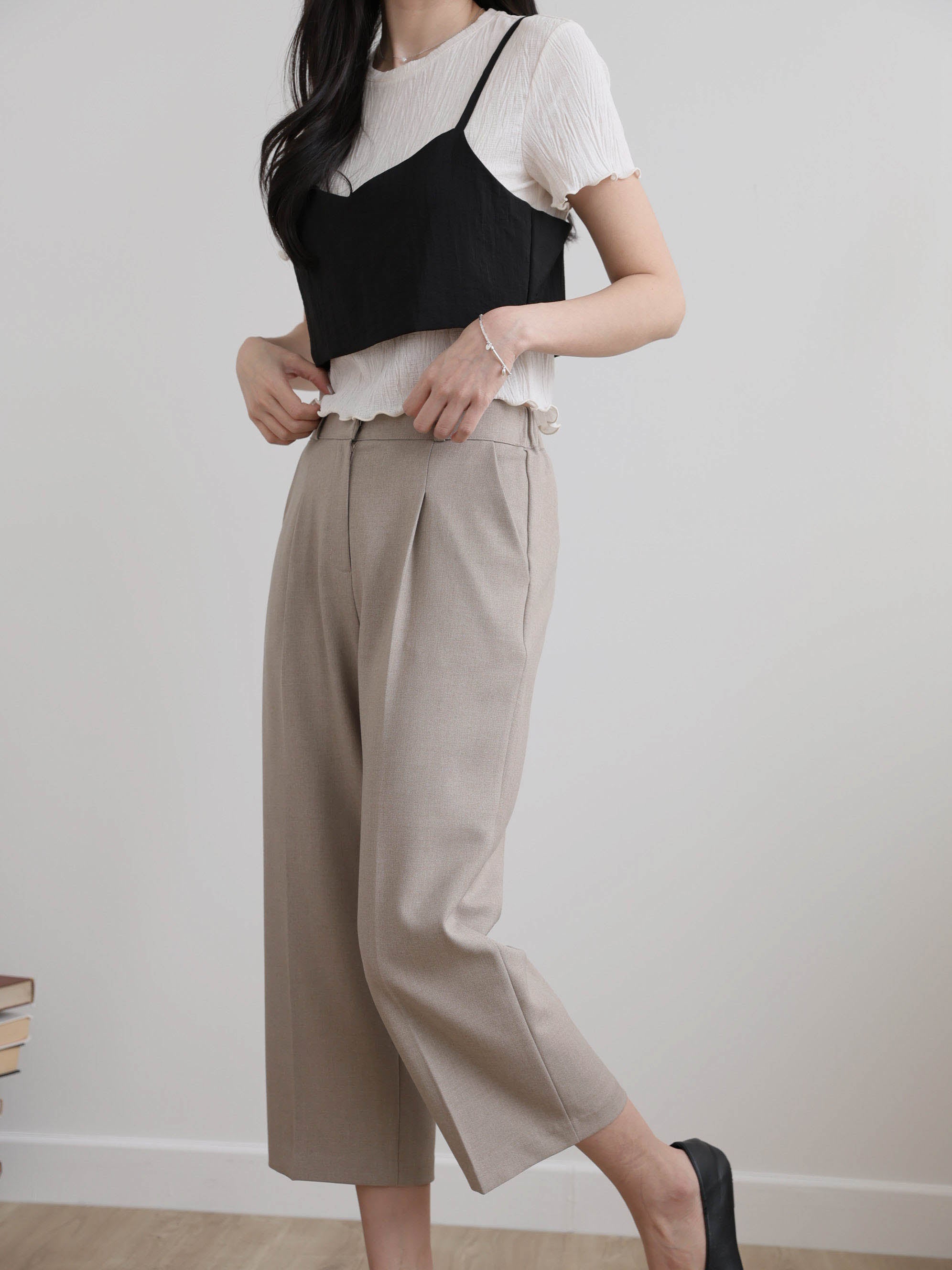 Pintuck Banding Cropped Slacks – High-Waist Wide Pants (Black