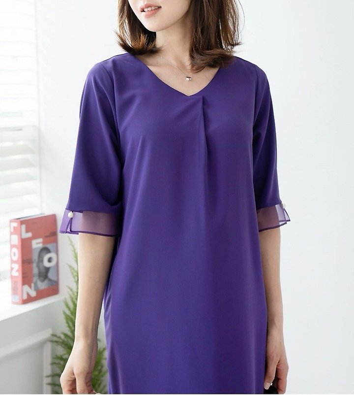 [AURACASA] Élise Pearl Sheer-Trim Midi Dress