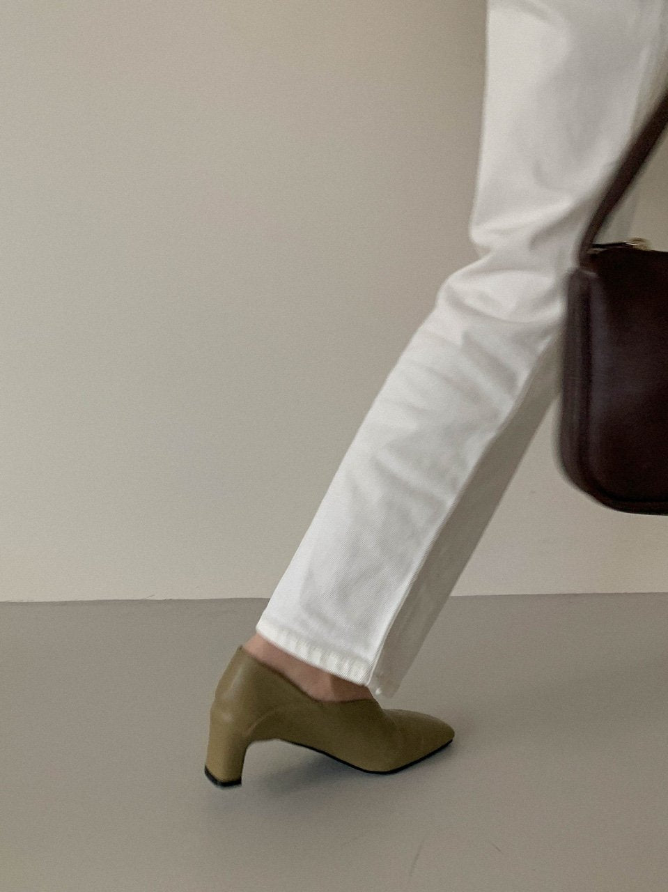 [AURACASA] Square Toe U-Cut Mid Heel Mules