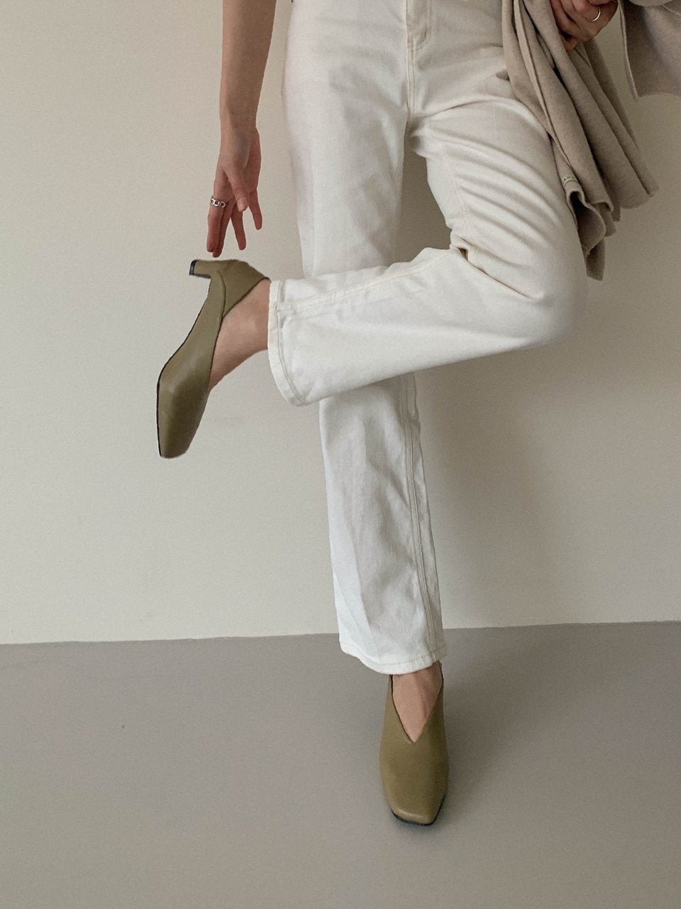[AURACASA] Square Toe U-Cut Mid Heel Mules