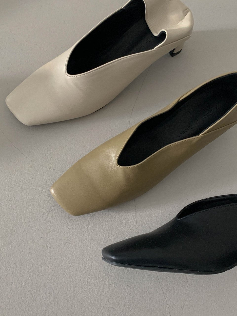 [AURACASA] Square Toe U-Cut Mid Heel Mules