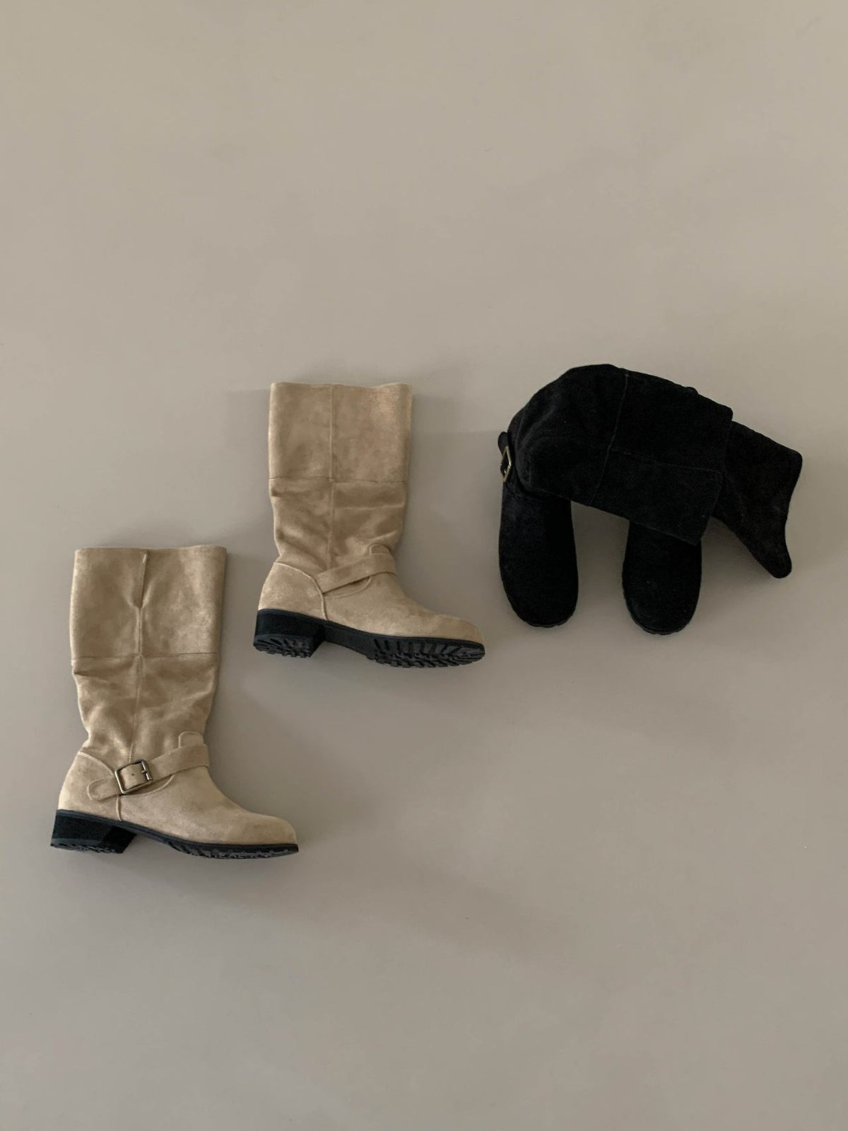 [AURACASA] Vintage Suede Buckle Mid-Calf Boots – Black & Beige