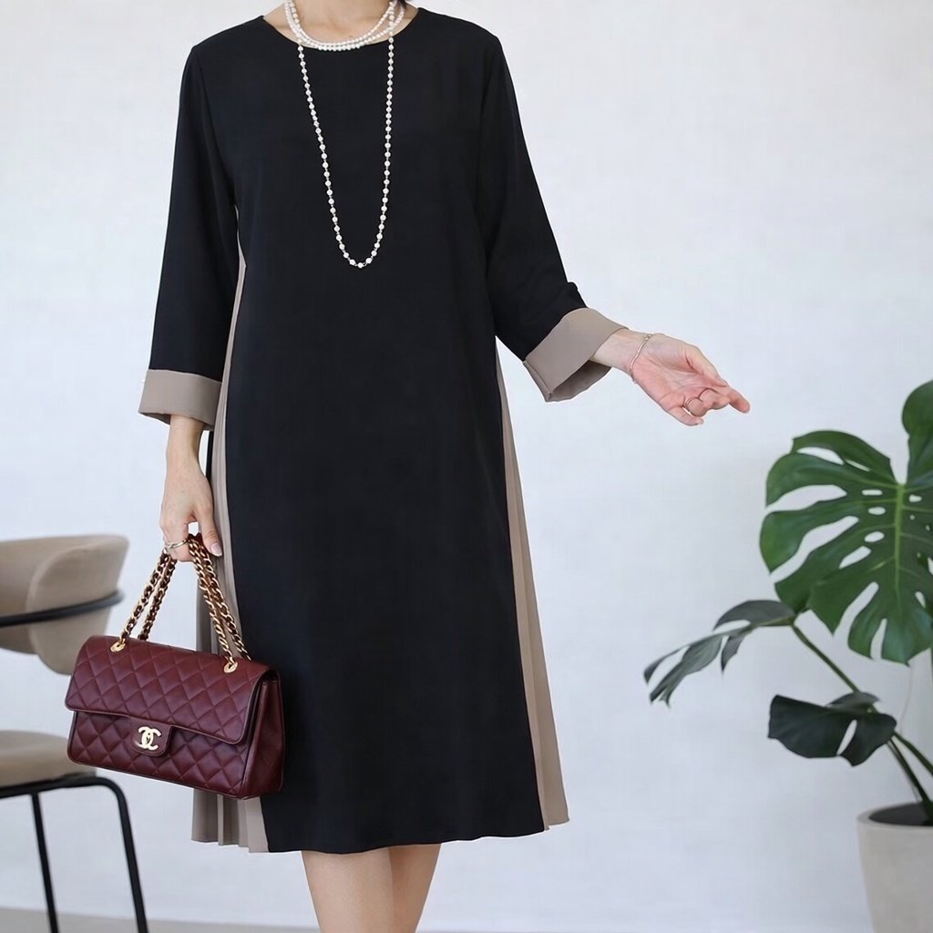 [AURACASA] Signature Pearl Side-Pleated Midi Dress   ✨입어보면 핏이 더욱 예쁘게 살아나는 우아한 플리츠 원피스입니다.