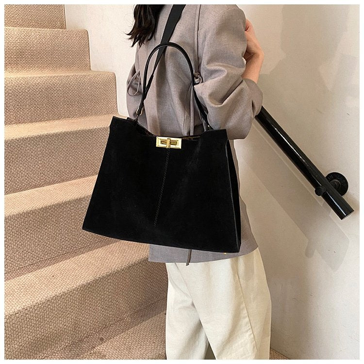[AURACASA] Vintage Suede-Look Shoulder & Tote Bag – 3 Colors 빈티지 스웨이드 무드 숄더 & 토트백 – 3컬러