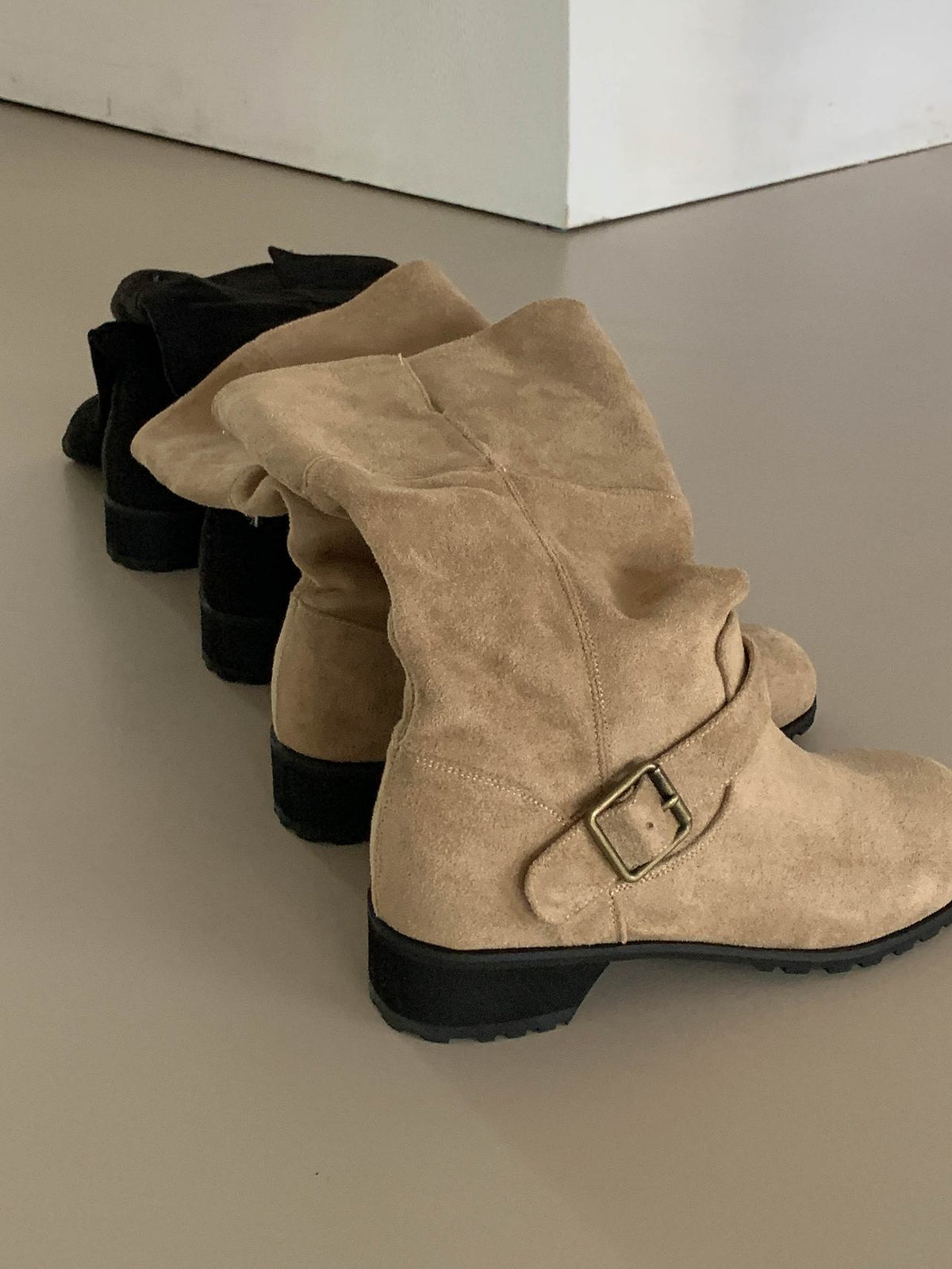 [AURACASA] Vintage Suede Buckle Mid-Calf Boots – Black & Beige