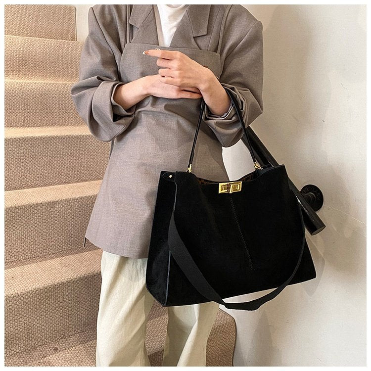 [AURACASA] Vintage Suede-Look Shoulder & Tote Bag – 3 Colors 빈티지 스웨이드 무드 숄더 & 토트백 – 3컬러
