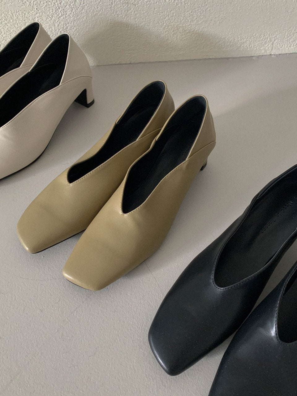 [AURACASA] Square Toe U-Cut Mid Heel Mules