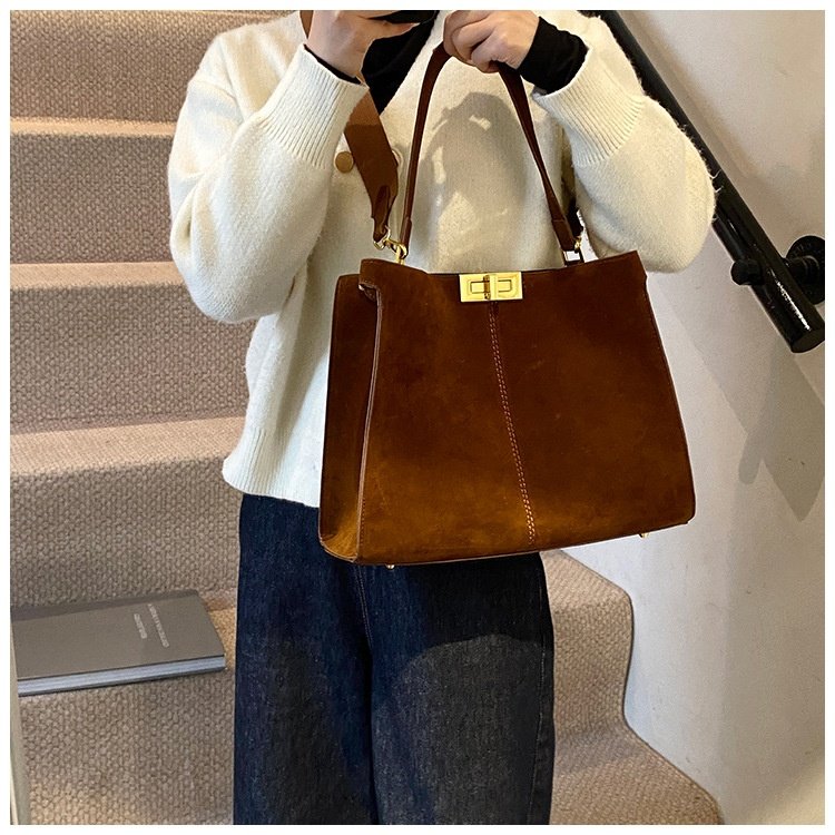 [AURACASA] Vintage Suede-Look Shoulder & Tote Bag – 3 Colors 빈티지 스웨이드 무드 숄더 & 토트백 – 3컬러