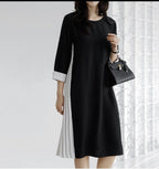 [AURACASA] Signature Pearl Side-Pleated Midi Dress   ✨입어보면 핏이 더욱 예쁘게 살아나는 우아한 플리츠 원피스입니다.