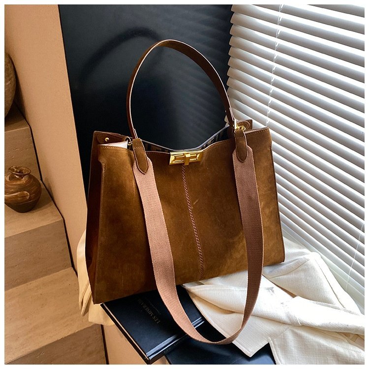 [AURACASA] Vintage Suede-Look Shoulder & Tote Bag – 3 Colors 빈티지 스웨이드 무드 숄더 & 토트백 – 3컬러