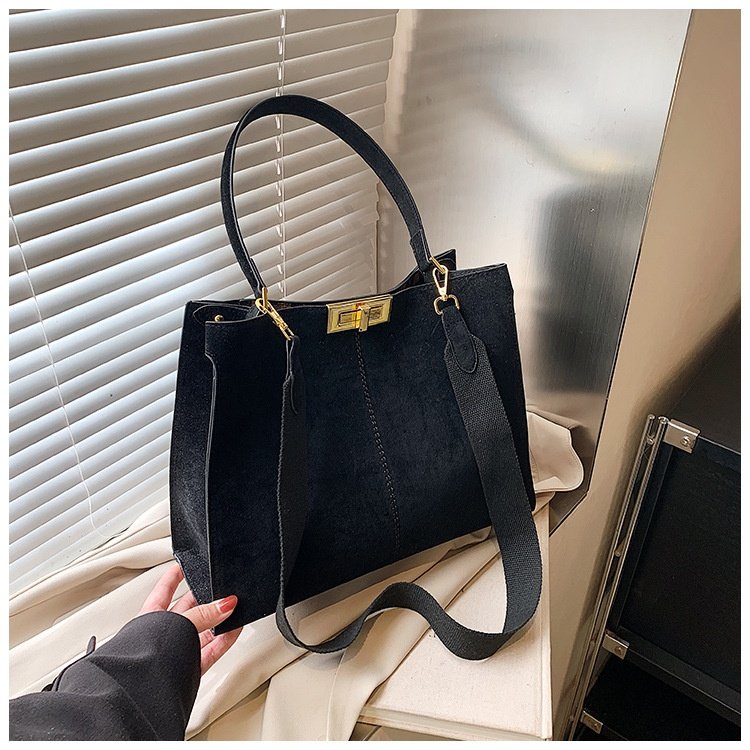 [AURACASA] Vintage Suede-Look Shoulder & Tote Bag – 3 Colors 빈티지 스웨이드 무드 숄더 & 토트백 – 3컬러