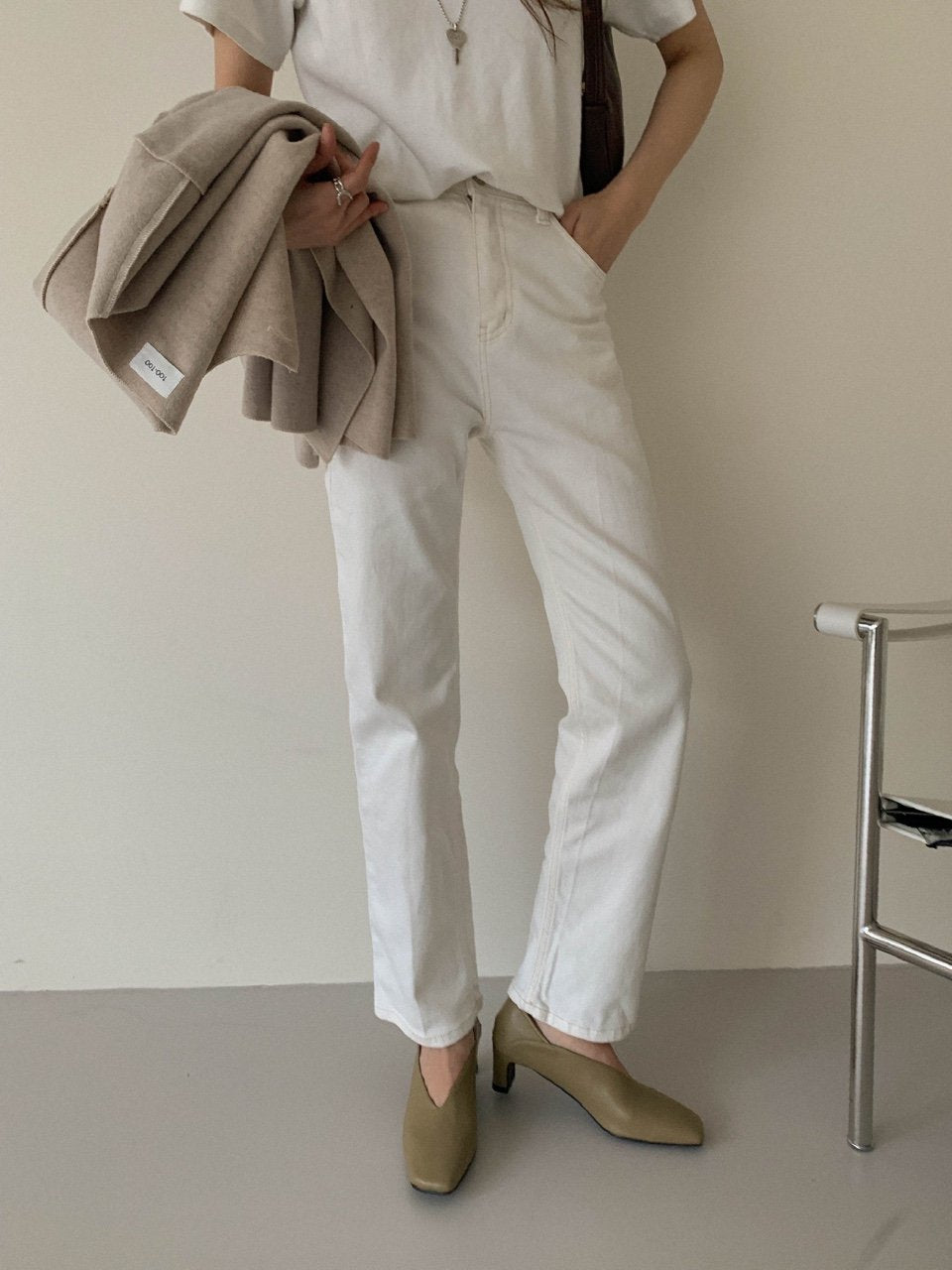 [AURACASA] Square Toe U-Cut Mid Heel Mules