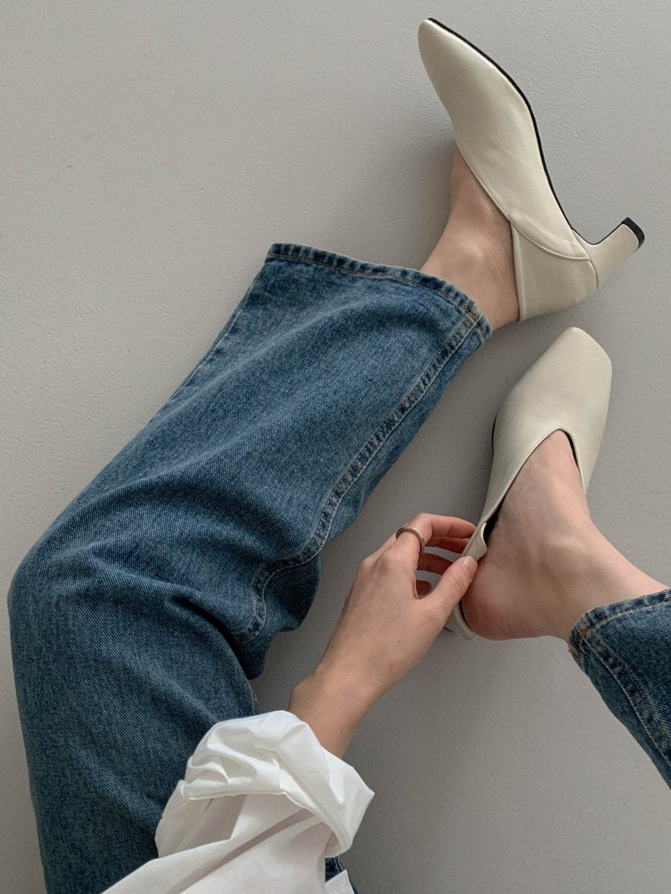 [AURACASA] Square Toe U-Cut Mid Heel Mules